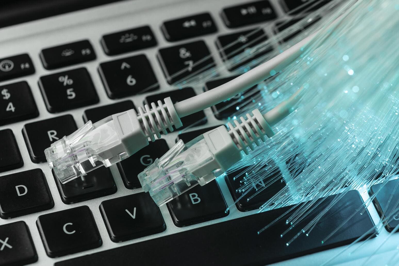 Fibra Optică - infrastructură avansatăpentru comunicații de înaltă performanță